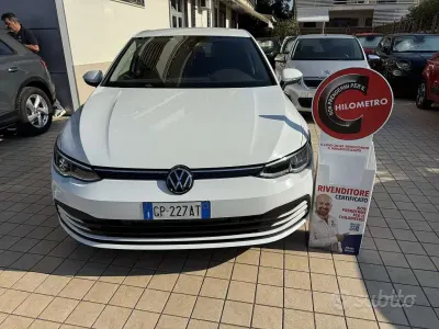 Usata VW Golf VIII Life 110 CV (80 kW) 2023 Grigio Berlina