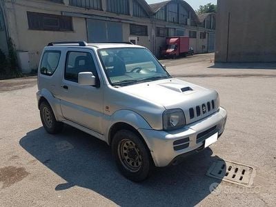 Usata Suzuki Jimny 86 CV (63 kW) 2010 Argento SUV