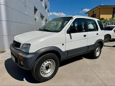 Usata Daihatsu Terios 83 CV (61 kW) 1999 Bianco SUV