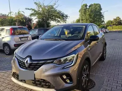 Usata Renault Captur 101 CV (74 kW) 2023 Grigio SUV