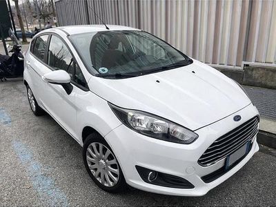 Begagnad Ford Fiesta 92 HK (67 kW) 2015 Vit Sedan