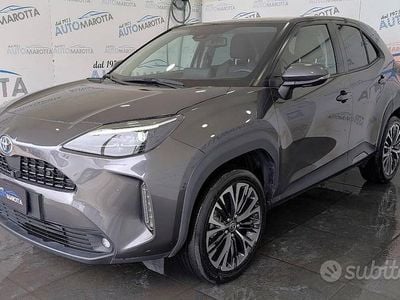 Usata Toyota Yaris Cross Lounge 116 CV (85 kW) 2022 Dark grey met SUV