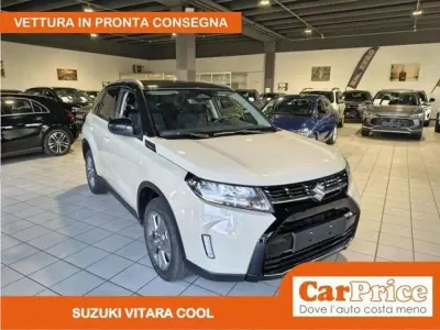 Nuova Suzuki Vitara Cool 110 CV (80 kW) 2026 Avorio africa  tetto nero SUV