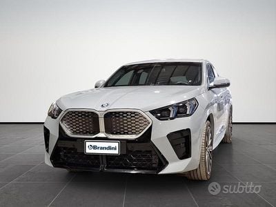 Usata BMW iX2 M Sport 150 kW (204 CV) 2025 Brooklyn grey metallic SUV