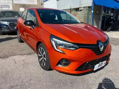 Usata Renault Clio V Equilibre 91 CV (66 kW) 2023 Arancione Berlina