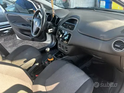 Usata Fiat Punto Street 77 CV (56 kW) 2015 Bianco Utilitaria