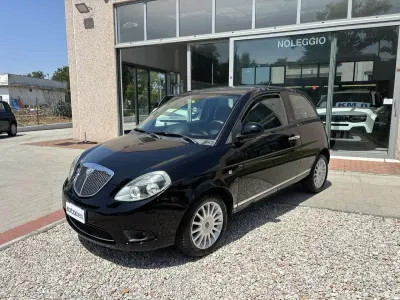Usata Lancia Ypsilon 69 CV (50 kW) 2012 Nero Utilitaria