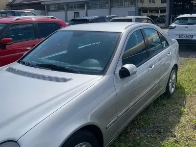 Usata Mercedes C200 163 CV (119 kW) 2002 Grigio Berlina