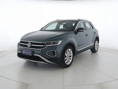 Usata VW T-Roc Style 116 CV (85 kW) 2025 Petroleum blue metallizzato nero SUV