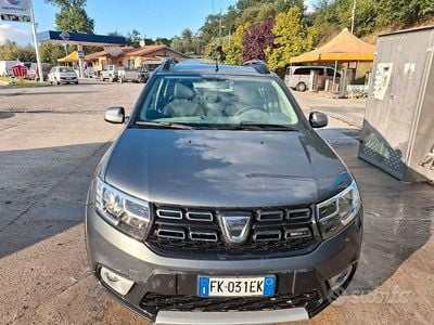 Gebraucht Dacia Sandero Stepway 90 PS (66 kW) 2017 Grau Limousine