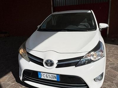 Usata Toyota Verso 111 CV (81 kW) 2016 Bianco Monovolume