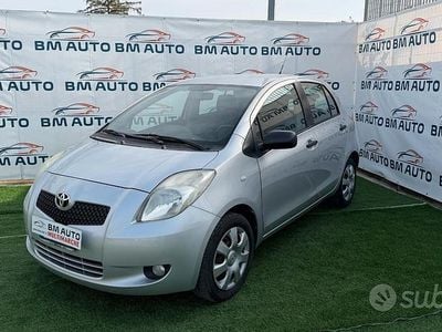 Usata Toyota Yaris Sol 70 CV (51 kW) 2008 Grigio Utilitaria