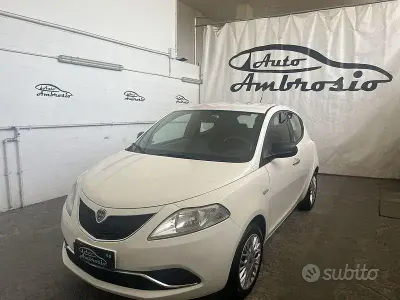 Usata Lancia Ypsilon Gold 69 CV (50 kW) 2018 Bianco Utilitaria