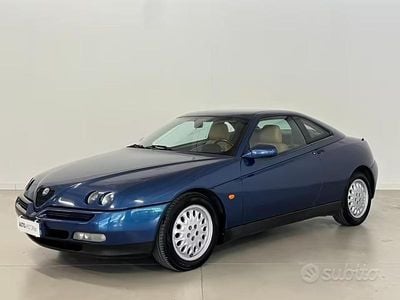 Begagnad Alfa Romeo GTV 155 HK (114 kW) 1999 Blå Sportkupé