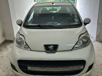 Usata Peugeot 107 68 CV (50 kW) 2009 Bianco Utilitaria