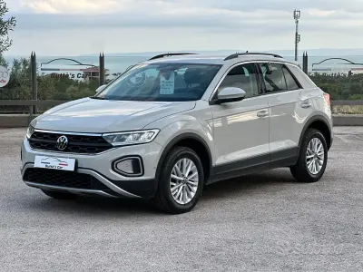 Usata VW T-Roc Life 150 CV (110 kW) 2023 Beige SUV