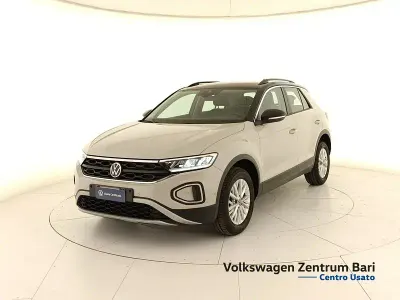 Usata VW T-Roc Life 116 CV (85 kW) 2024 Grigio SUV