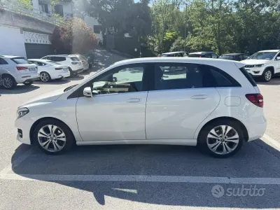 Usata Mercedes B200 Executive 136 CV (100 kW) 2017 Bianco Monovolume