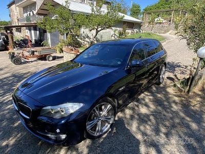 Usata BMW 530 Sport Line 245 CV (180 kW) 2012 Blu Station wagon