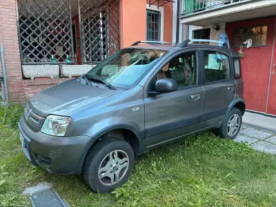 Usata Fiat Panda 4x4 Climbing 69 CV (50 kW) 2011 Utilitaria
