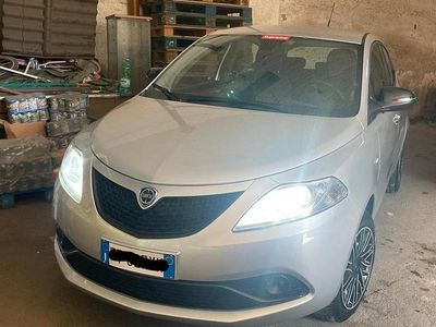 Usata Lancia Ypsilon 69 CV (50 kW) 2019 Grigio Utilitaria