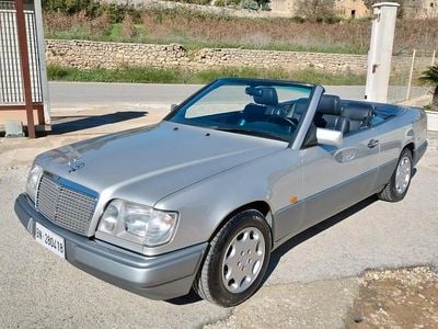 Begagnad Mercedes E200 136 HK (100 kW) 1994 Silver Cab