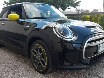 Usata Mini Cooper SE 75 kW (102 CV) 2022 Nero Utilitaria