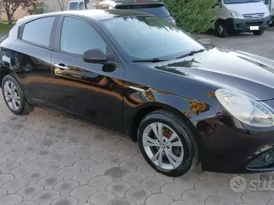 Usata Alfa Romeo Giulietta Exclusive 105 CV (77 kW) 2011 Nero Utilitaria