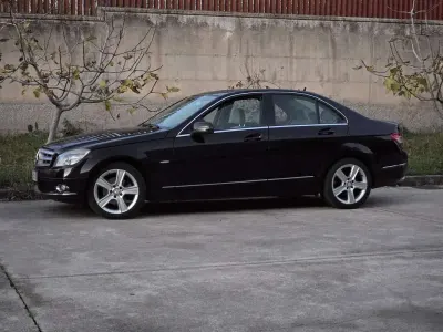 Usata Mercedes C220 Avantgarde 170 CV (125 kW) 2009 Nero Berlina