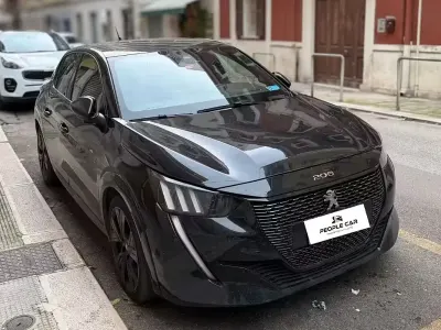 Käytetty Peugeot 208 GT-line 102 HP (75 kW) 2023 Musta Viistoperä