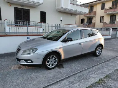 Usata Lancia Delta 120 CV (88 kW) 2012 Grigio Utilitaria