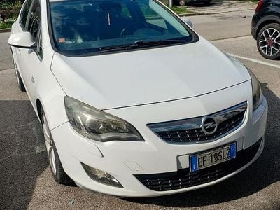 Usata Opel Astra Cosmo 125 CV (91 kW) 2011 Bianco Berlina
