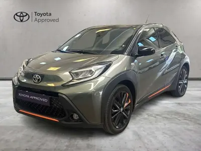 Usata Toyota Aygo X Lounge 72 CV (52 kW) 2022 Grigio vesuvio SUV