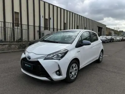 Usata Toyota Yaris Hybrid Business Edition 73 CV (53 kW) 2020 Bianco Berlina