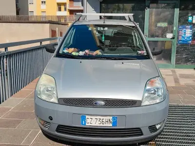 Usata Ford Fiesta 75 CV (55 kW) 2005 Utilitaria