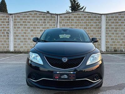Usata Lancia Ypsilon 69 CV (50 kW) 2016 Nero Utilitaria