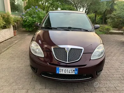 Usata Lancia Ypsilon 60 CV (44 kW) 2009 Viola Utilitaria