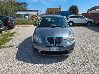 Begagnad Lancia Ypsilon 60 HK (44 kW) 2008 Grå Halvkombi
