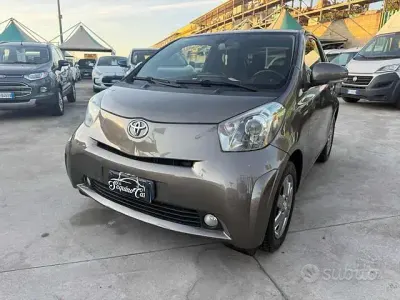 Usata Toyota iQ 68 CV (50 kW) 2011 Grigio Utilitaria