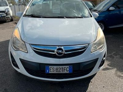 Usata Opel Corsa 85 CV (62 kW) 2013 Bianco Berlina