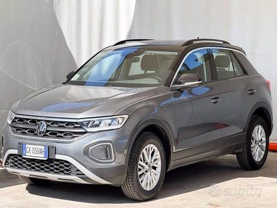 Usata VW T-Roc Life 110 CV (80 kW) 2022 Grigio SUV
