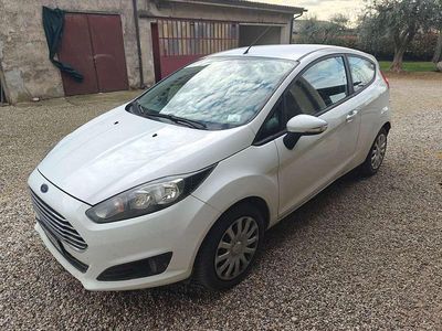 Usata Ford Fiesta Business Edition 95 CV (69 kW) 2015 Bianco Berlina