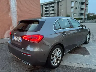Usata Mercedes A180 Executive 116 CV (85 kW) 2019 Grigio Berlina