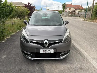 Usata Renault Scénic III XMOD 110 CV (80 kW) 2013 Grigio Monovolume