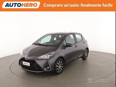 Usata Toyota Yaris Active 69 CV (50 kW) 2017 Grigio Berlina