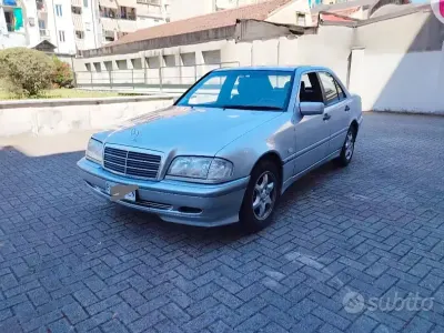Usata Mercedes C200 136 CV (100 kW) 1999 Grigio Berlina