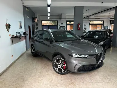 Usado Alfa Romeo Tonale Veloce 131 HP (96 kW) 2025 Cinzento SUV