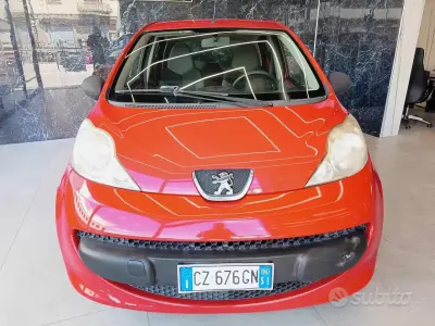 Usata Peugeot 107 68 CV (50 kW) 2006 Rosso Utilitaria