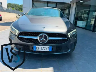 Usata Mercedes A180 Premium 116 CV (85 kW) 2020 Grigio Berlina