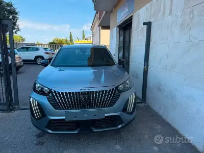 Usata Peugeot 2008 Allure 101 CV (74 kW) 2024 Grigio SUV